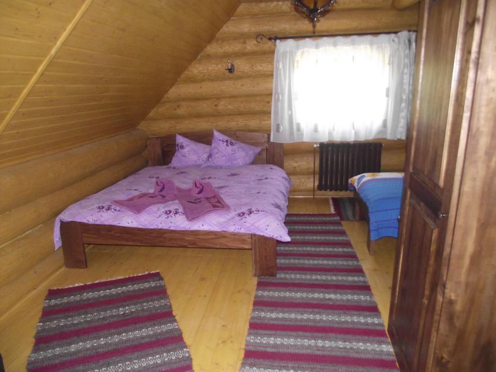 Cabana Piatra Runcului Vatra Moldovitei Bilik gambar
