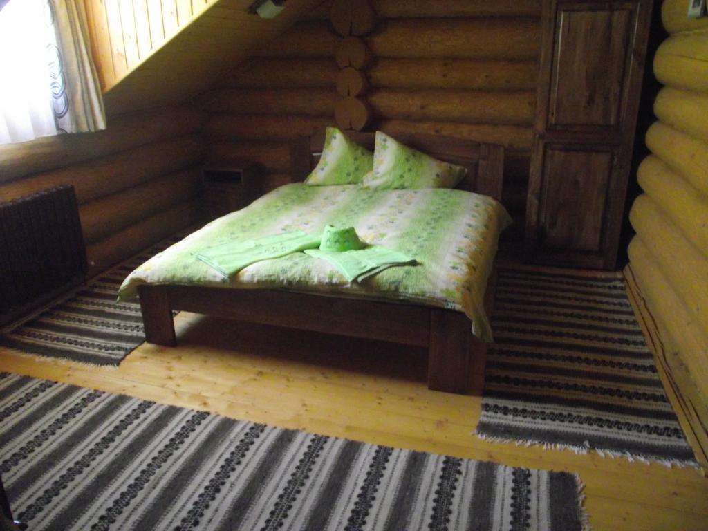 Cabana Piatra Runcului Vatra Moldovitei Bilik gambar