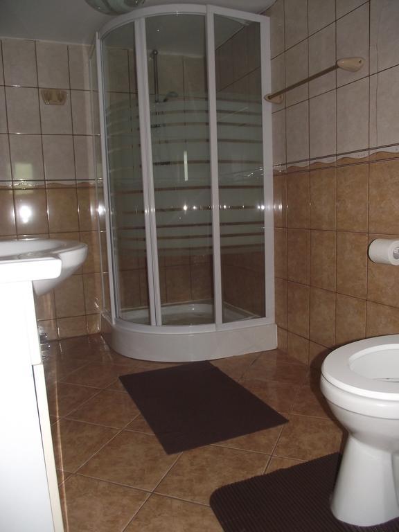 Cabana Piatra Runcului Vatra Moldovitei Bilik gambar