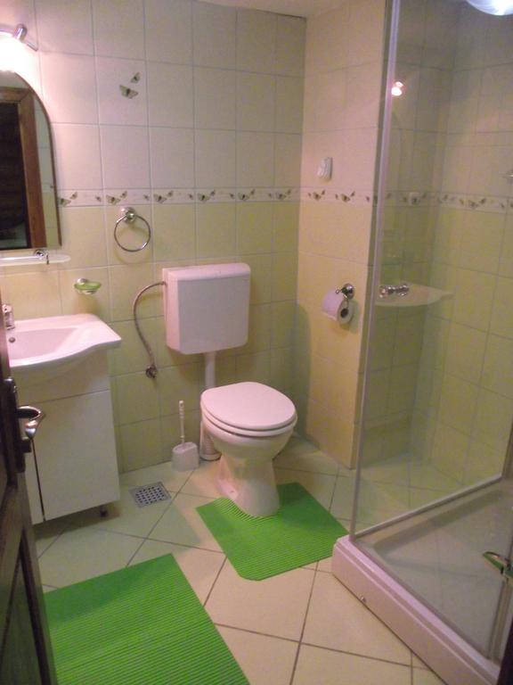 Cabana Piatra Runcului Vatra Moldovitei Bilik gambar